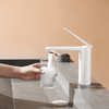 Lavabo de latón con impresión en color blanco Grifo de baño de estilo simple de buena calidad
